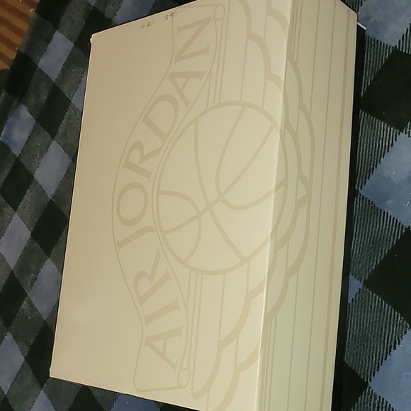 Brand New in BOX. Jordan 2s. Lucky Green . Size 14. Never been worn. - Picture 5 of 14